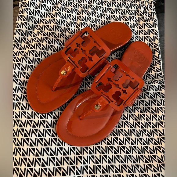 TORY BURCH Miller Patent Leather Orange Sandals size 7 - Picture 3 of 12